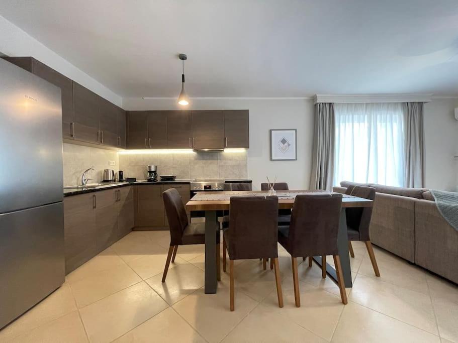 Modern Family Apartment *